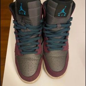 Jordan 1 Mid